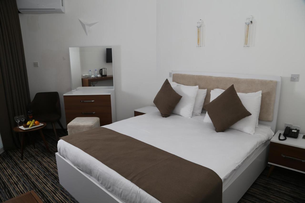 Celebrity Hotel Lapta Dış mekan fotoğraf